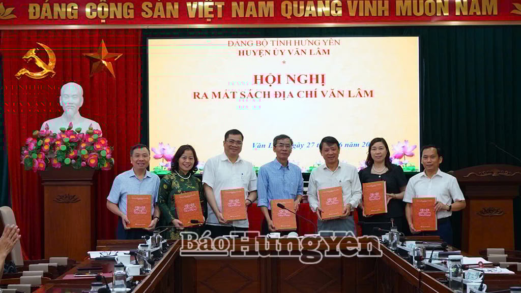 Ra mắt sách Địa chí Văn Lâm