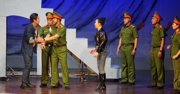 "Lạc lối" – Cú chạm sâu của Ca kịch Huế với hình tượng người chiến sĩ CAND