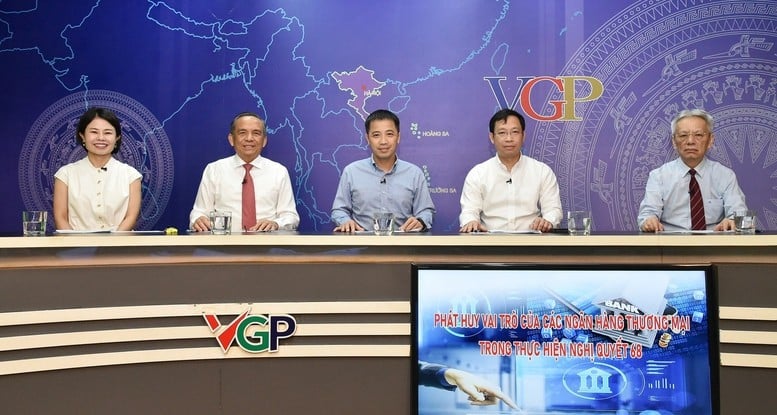 Các vị khách mời tham gia Tọa đàm 