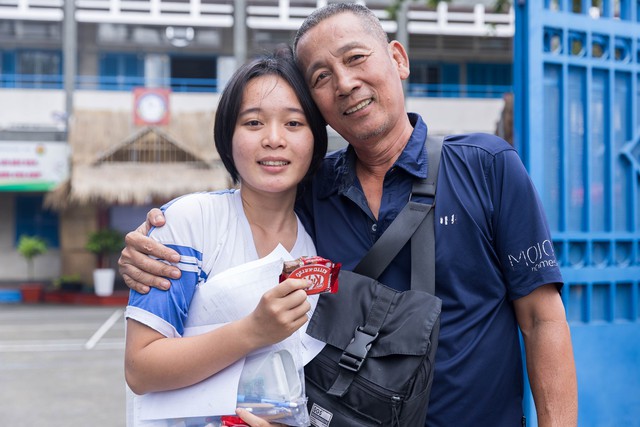 Điểm SAT 1% thế giới cũng sốc với độ khó đề tiếng Anh thi tốt nghiệp THPT - Ảnh 2.