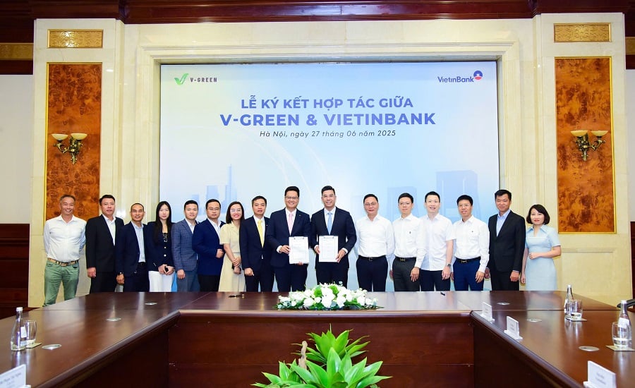 ធនាគារ VietinBank និង V-Green បានចុះហត្ថលេខាលើកិច្ចព្រមព្រៀងសហប្រតិបត្តិការដើម្បីអភិវឌ្ឍហេដ្ឋារចនាសម្ព័ន្ធស្ថានីយ៍សាករថយន្តអគ្គិសនី Vinfast ។
