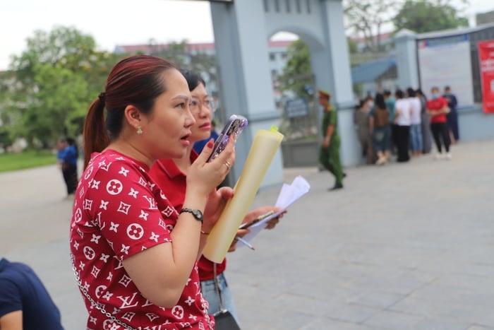 Điểm danh từng em, phá khóa lấy CCCD: Chuyện chưa kể về sự tận tâm của thầy cô trong mùa thi tốt nghiệp- Ảnh 5.