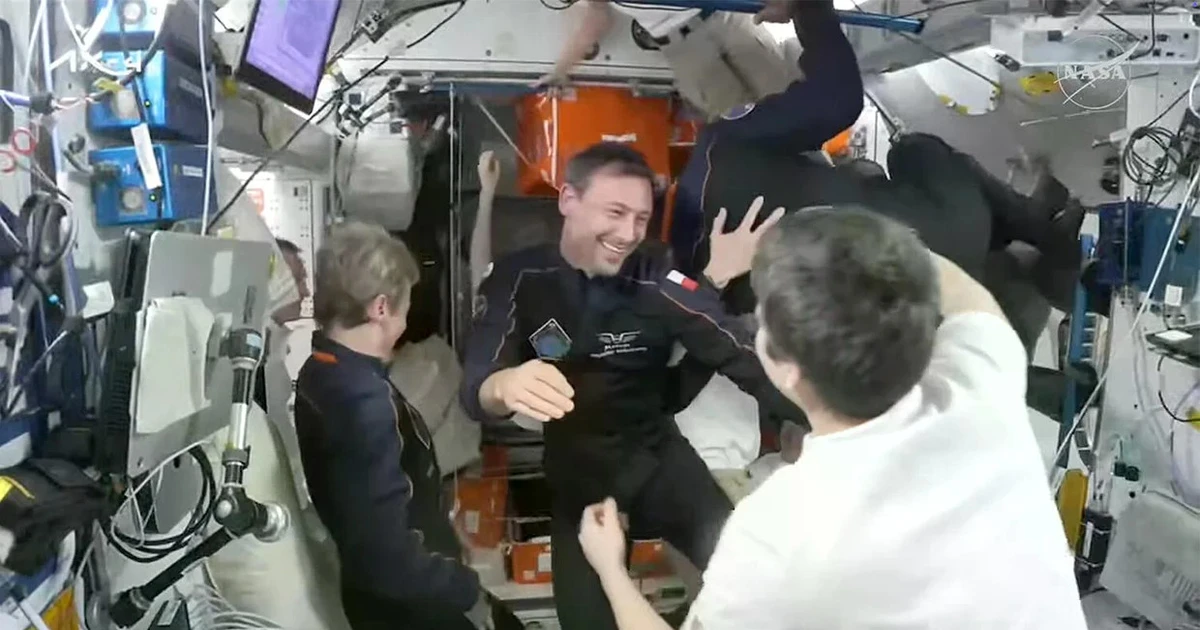 Tàu vũ trụ đưa phi hành gia từ Ấn Độ, Ba Lan, Hungary lên ISS