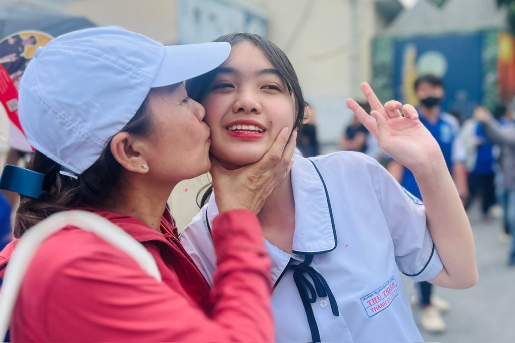 Rụng tim với cậu bé đưa chị đi thi: “Ở nhà như chó với mèo” - 6