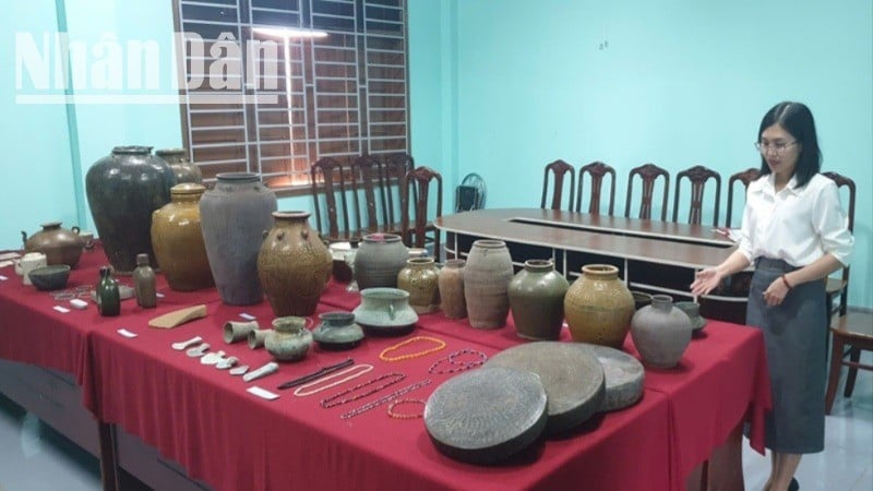 After receiving, the documents and artifacts are preserved and displayed at Dak Nong Provincial Museum.