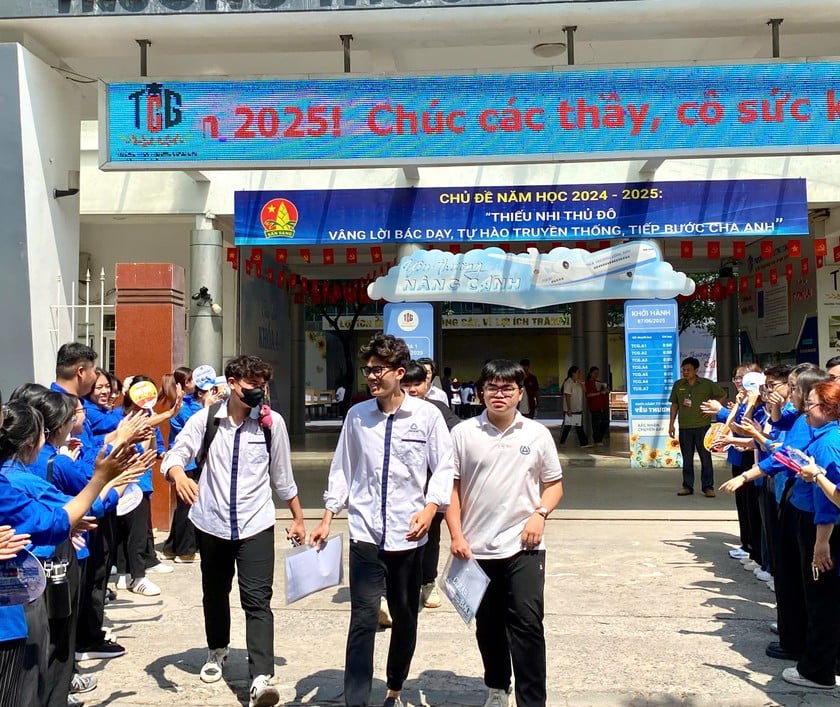 Thí sinh kết thúc ngày đầu tiên của kỳ thi THPT Quốc gia 2025.