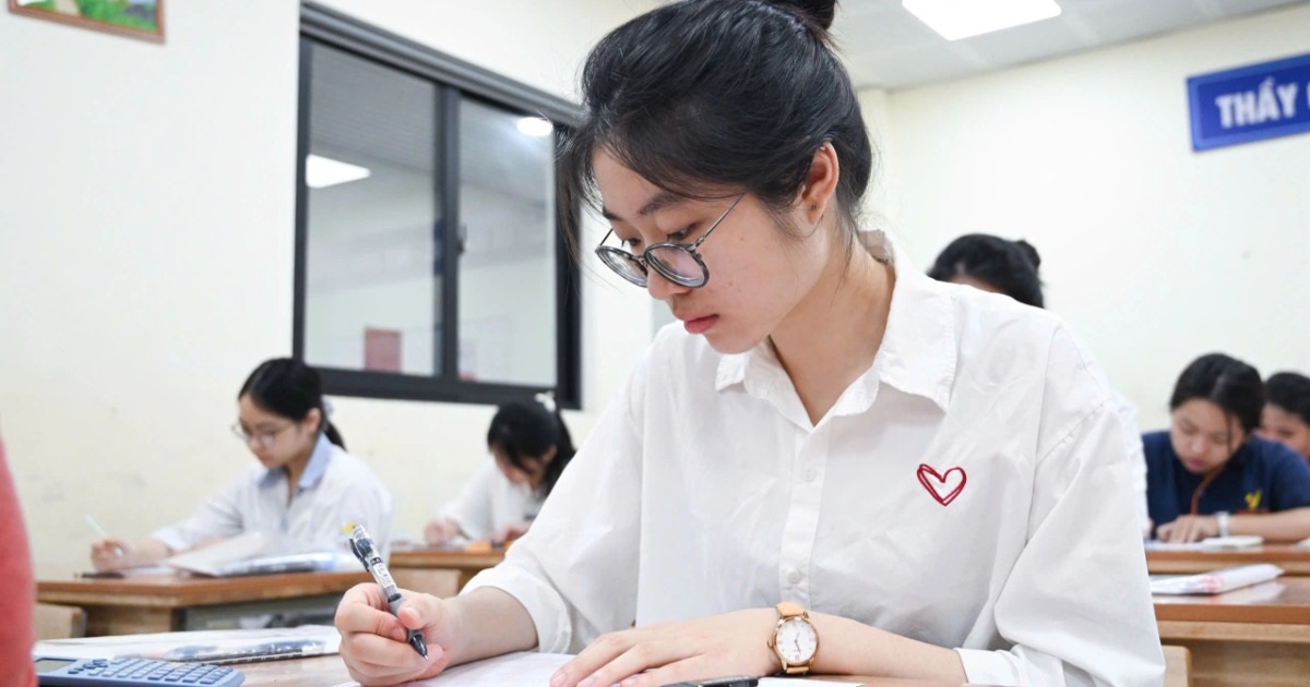Đề thi môn vật lý tốt nghiệp THPT 2025