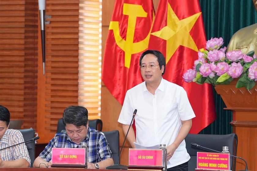 Giám đốc Sở Tài chính Hải Phòng Nguyễn Ngọc Tú báo cáo tại phiên họp.