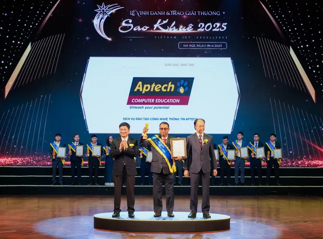 Aptech nhận cúp 'Đơn vị Đào tạo CNTT Xuất sắc' tại Sao Khuê 2025 ảnh 1
