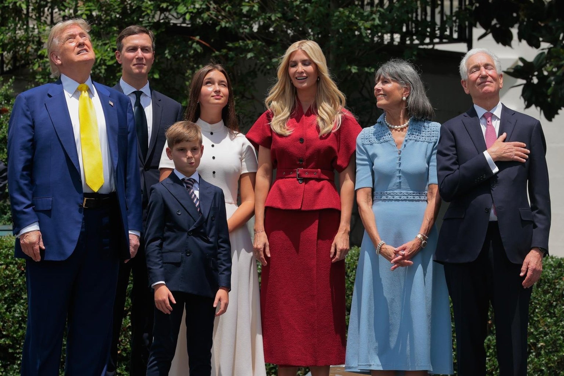 Cháu gái của Tổng thống Mỹ Donald Trump được nuôi dạy khéo léo như thế nào? - 7