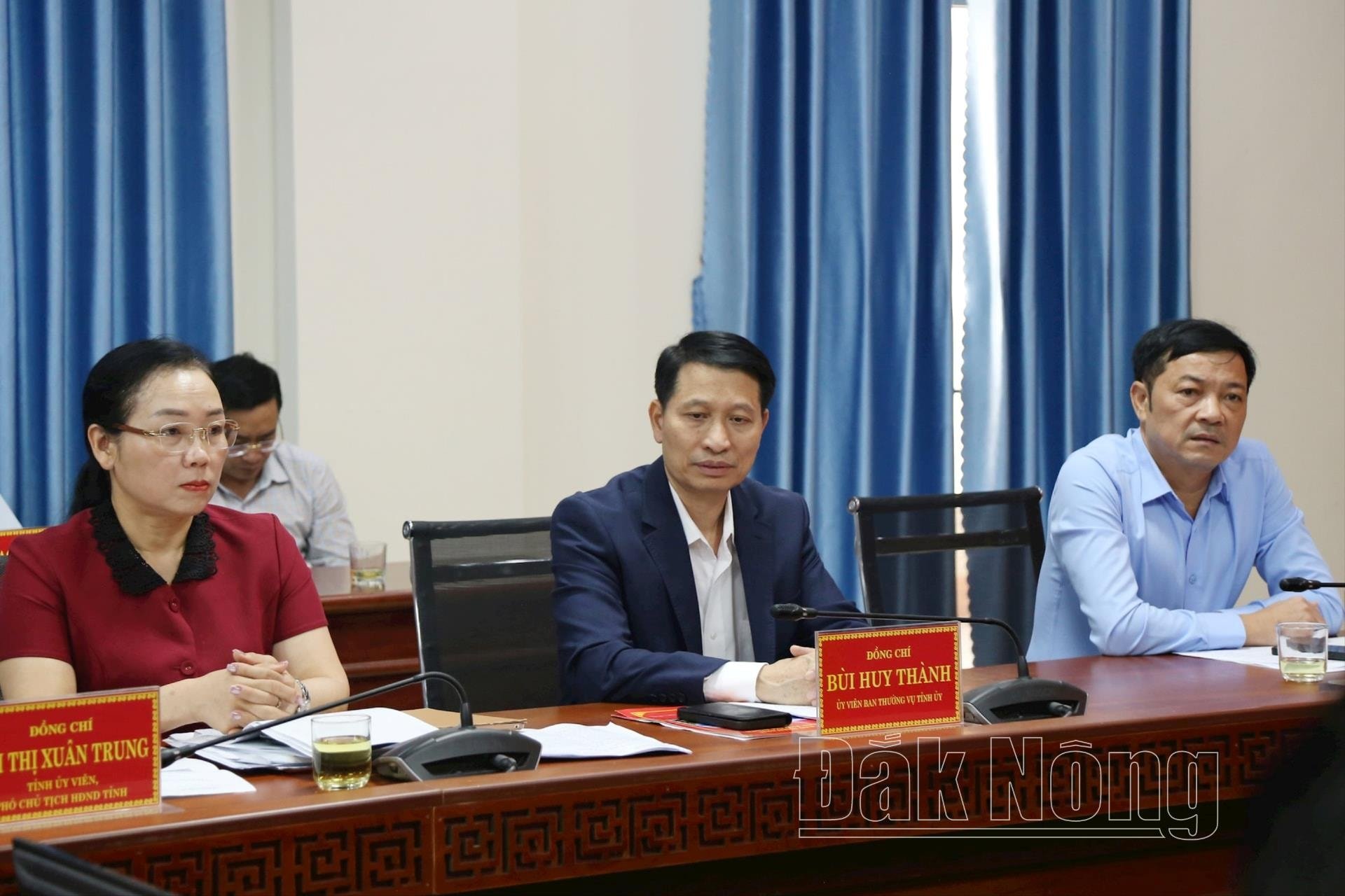 Lãnh đạo BTVTU, UBND tỉnh, HĐND tỉnh tham dự hội nghị tại điểm cầu phường Nam Gia Nghĩa