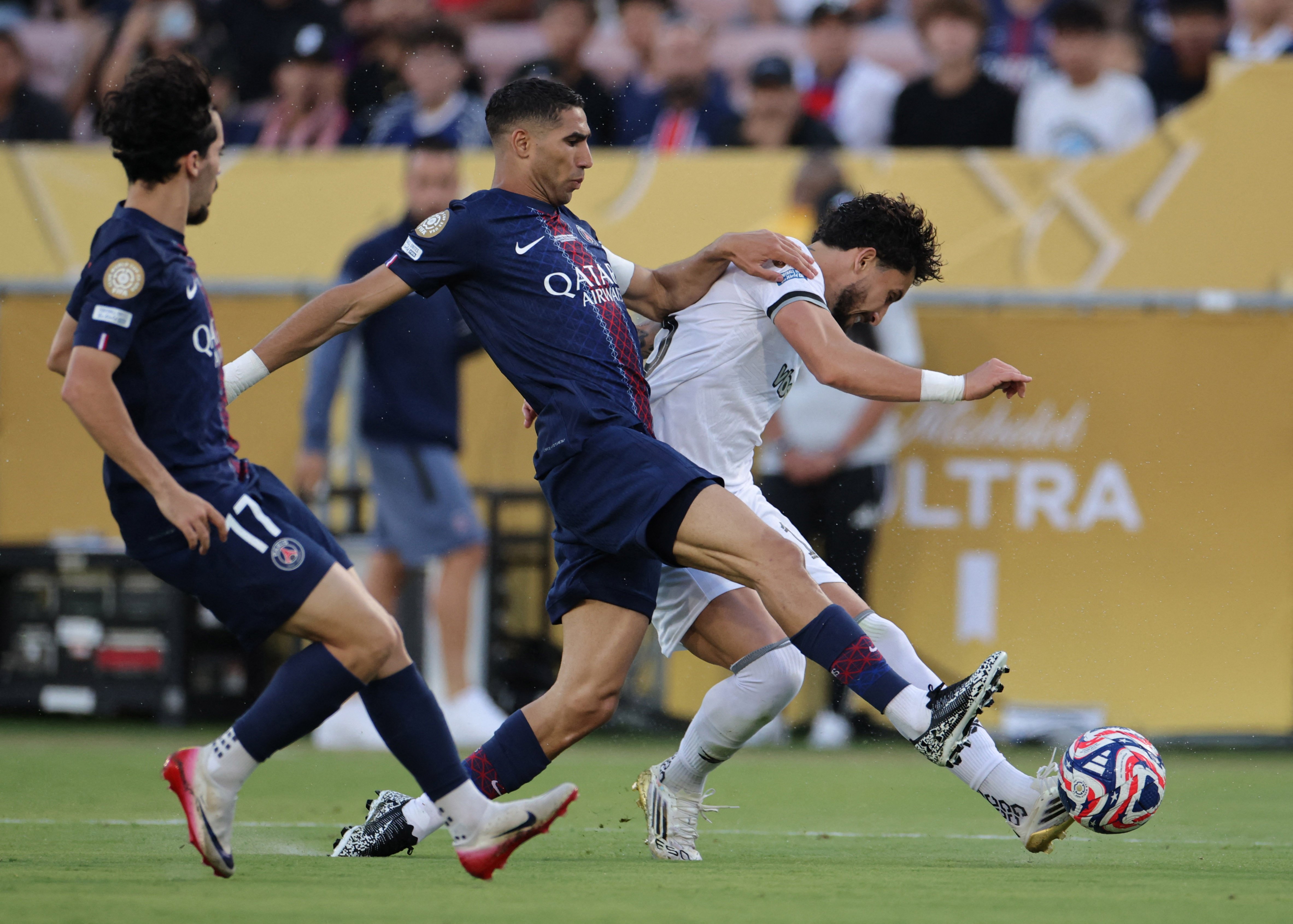 Achraf Hakimi gay lo lang anh 1