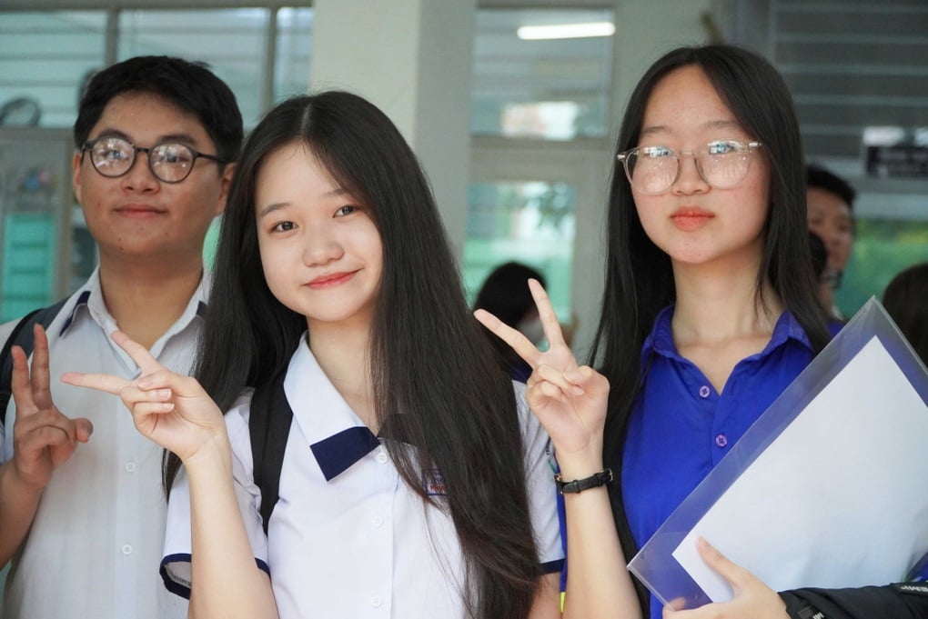 Cập nhật: Đề và đáp án gợi ý 48 mã đề môn địa lý thi tốt nghiệp THPT 2025 - 1