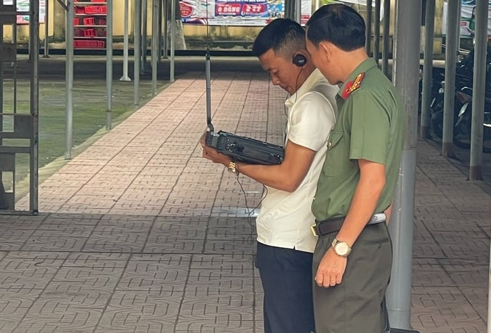 الشرطة تبحث عن أمواج غريبة لتجنب دخول منطقة امتحانات التخرج من المدرسة الثانوية - صورة 1