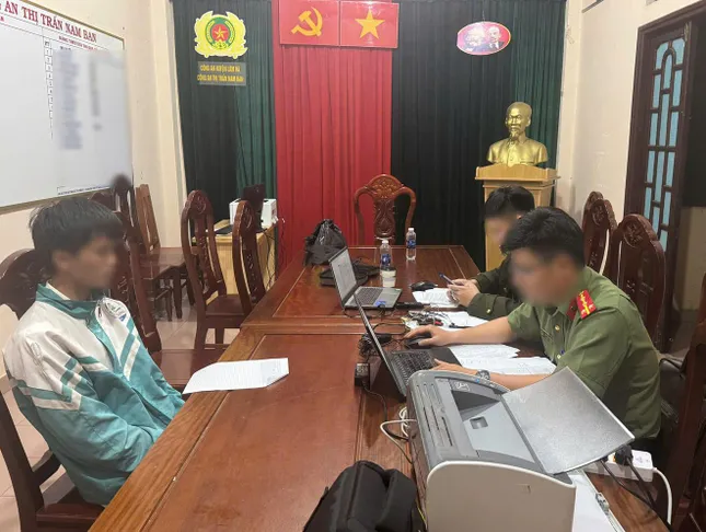 Xử lý thí sinh dùng thiết bị công nghệ cao làm lộ đề Ngữ Văn ảnh 1
