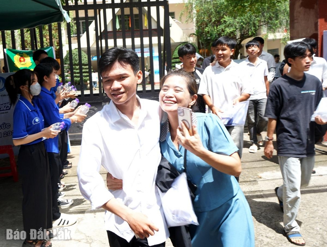 Kỳ thi tốt nghiệp THPT năm 2025: Buổi thi thứ 3 diễn ra thuận lợi