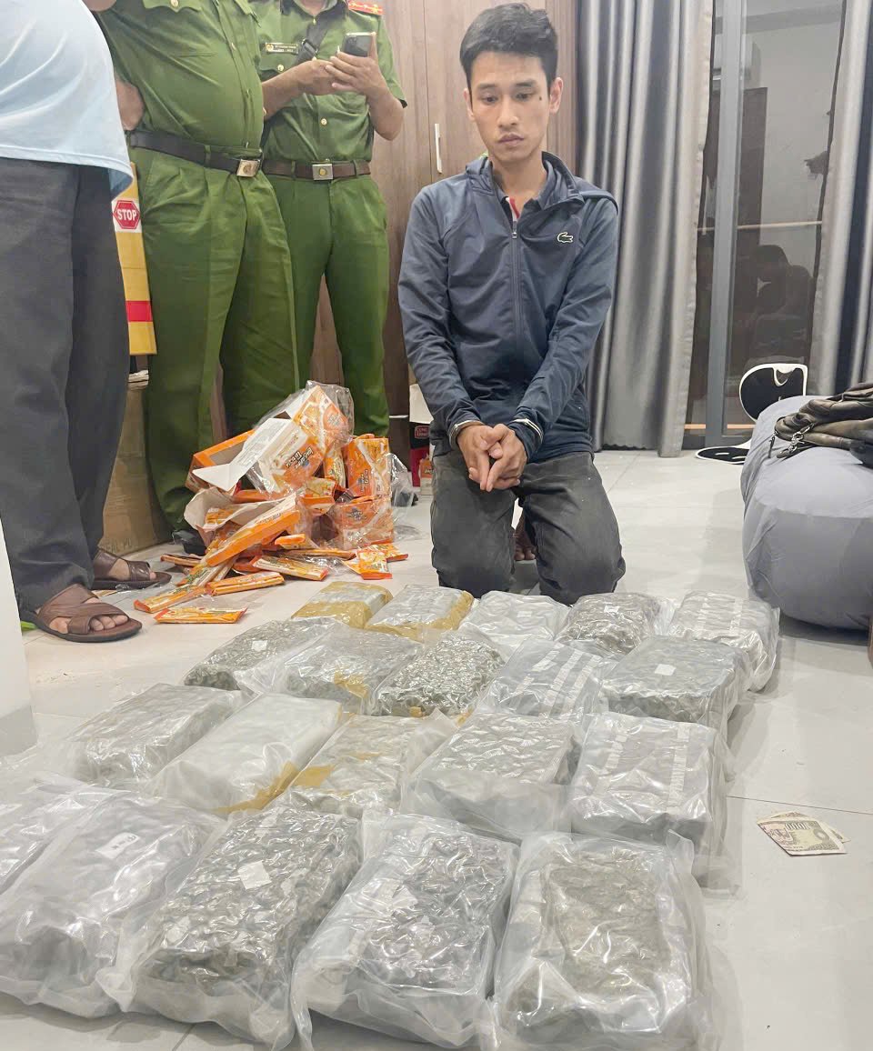 タイとラオスからフオンホア地区に30キロのマリファナを密輸した組織を摘発