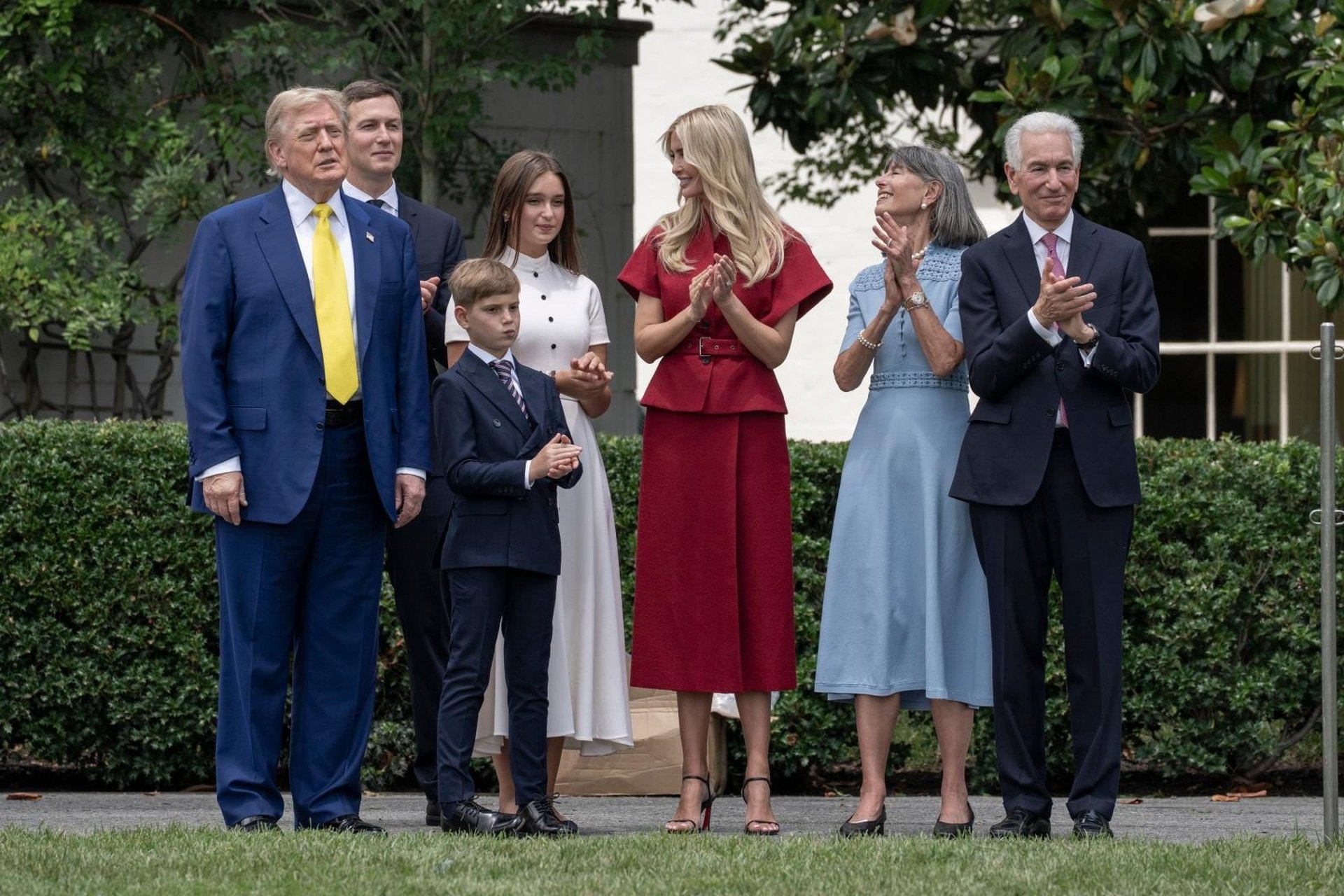Cháu gái của Tổng thống Mỹ Donald Trump được nuôi dạy khéo léo như thế nào? - 6