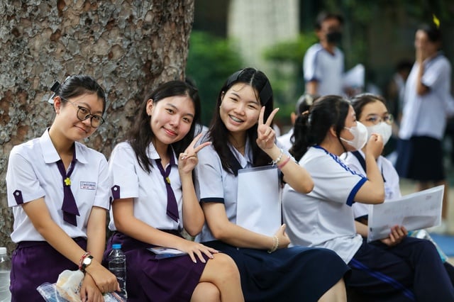 Thi tốt nghiệp THPT 2025: Đề chính thức môn tiếng Anh - Ảnh 5.