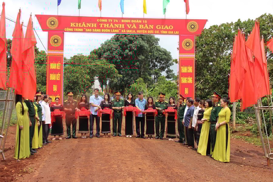 cat-bang-khanh-thanh-va-ban-giao-cong-trinh-sao-sang-cho-cong-dong-lang-sung-le-cat-dua-vao-su-dung.jpg