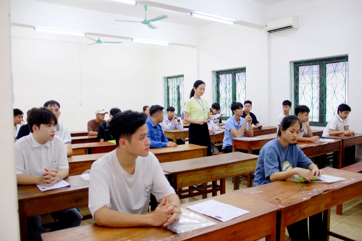 Thí sinh tại điểm thi Trung tâm Giáo dục thường xuyên - Hướng nghiệp tỉnh thi theo Chương trình GDPT 2006.