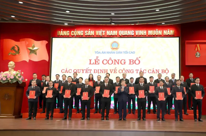 Chánh án TAND tối cao Lê Minh Trí trao quyết định bổ nhiệm 3 Chánh án Tòa phúc thẩm và 26 Chánh án TAND cấp tỉnh mới sau sáp nhập