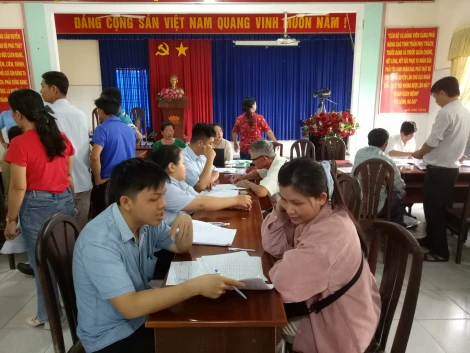 ទីប្រជុំជន Trang Bang ពន្លឿនសំណង និងគាំទ្រការបោសសំអាតផ្លូវហាយវេ