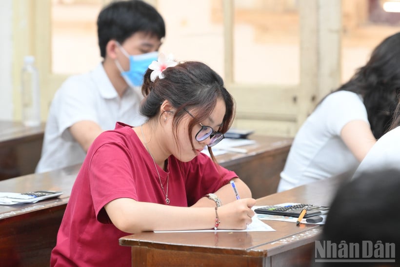 2025年度高校卒業試験を受ける受験生たち（写真：THE DAI）