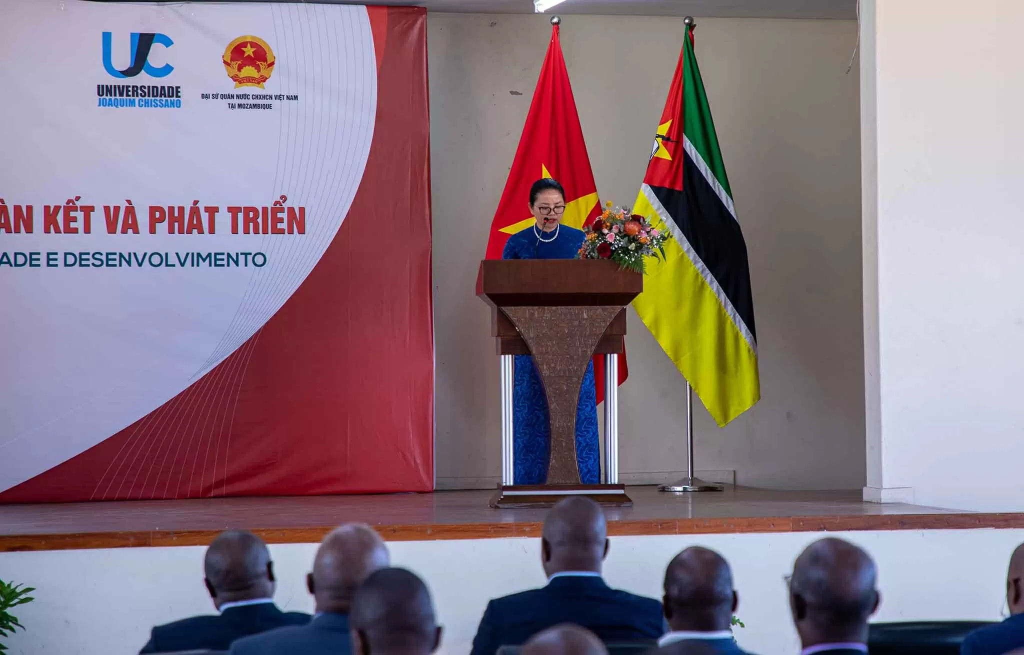 Khai mạc triển lãm ảnh ‘Việt Nam-Mozambique: 50 năm đoàn kết và phát triển’