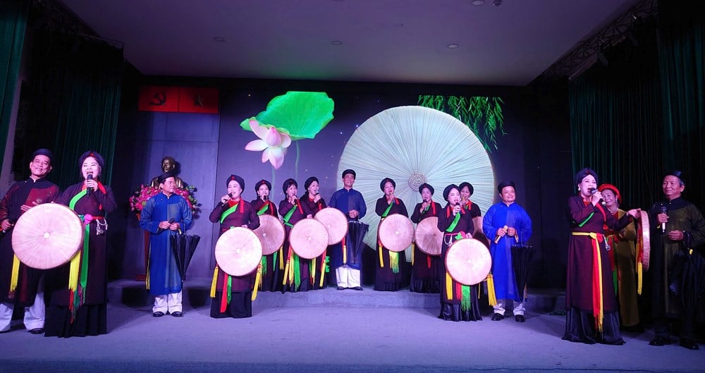 Hơn 100 học viên được bồi dưỡng hát dân ca và thuyết minh hình ảnh triển lãm - ảnh 3