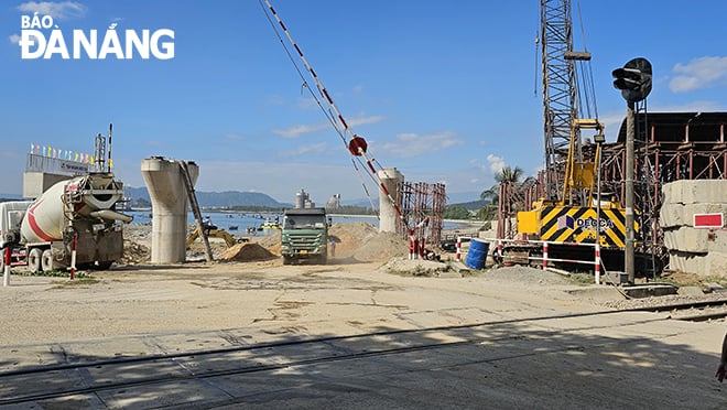 Construction of Lien Chieu Port Connecting Road Project. Photo: THANH LAN