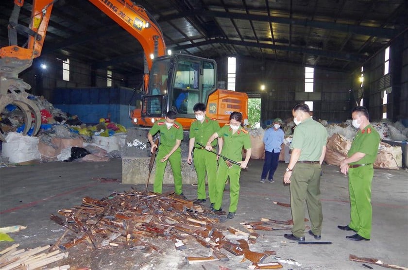 Công an tỉnh Thái Nguyên tiêu hủy vũ khí, vật liệu nổ và công cụ hỗ trợ thu giữ.