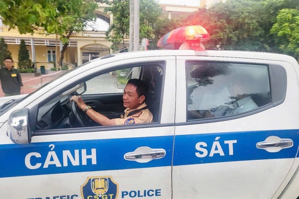 Cảnh sát giao thông Hải Dương đưa thí sinh đi cấp cứu kịp giờ thi - 1
