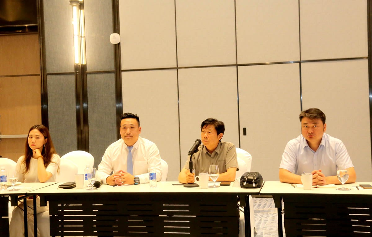 Đại diện các doanh nghiệp Trung Quốc dự hội đàm.