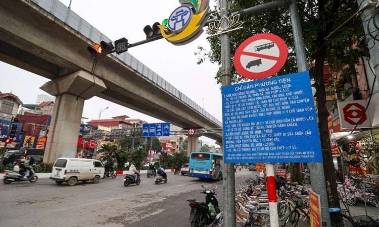 Tiếp tục xử lý các biển báo đường bộ còn tồn tại, hạn chế cung cấp thông tin -0