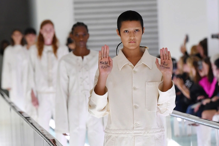 Biểu tình trên sàn catwalk: Sự phản kháng cần thiết hay chiêu trò giật 'spotlight'? - Ảnh 2.