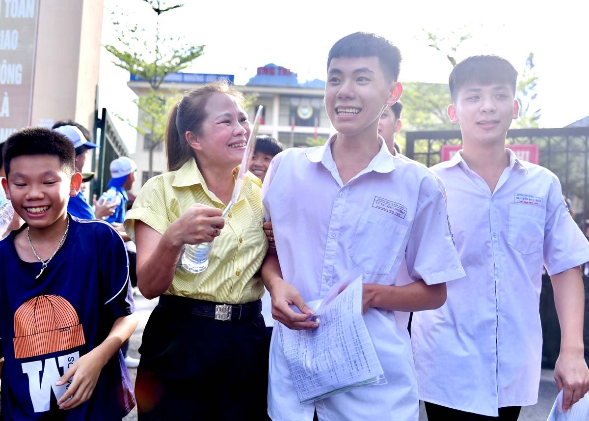 គ្រួសារលើកទឹកចិត្តសិស្សក្រោយថ្ងៃប្រឡងដំបូង