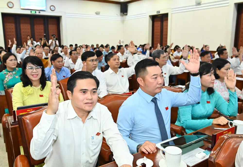 Le Comité permanent du Conseil populaire de Ho Chi Minh-Ville a convoqué une réunion pour examiner la situation de l'utilisation du budget et des investissements publics.