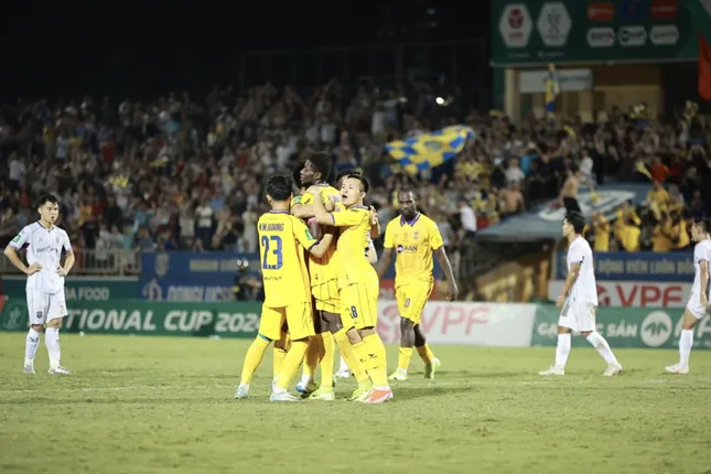 Nguyen Quang Hai brilla, CAHN se enfrenta a SLNA en la final de la Copa Nacional foto 2