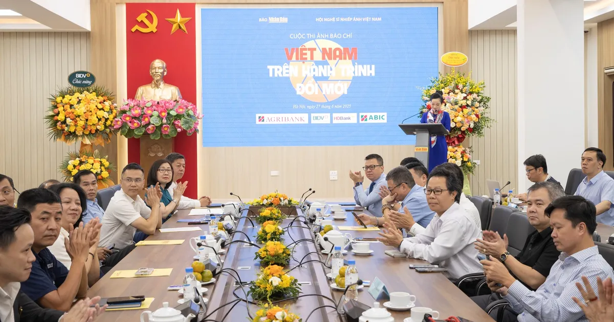 Launching the press photo contest "Vietnam on the journey of innovation"