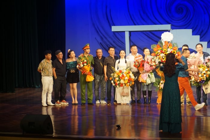 "Lạc lối" – Cú chạm sâu của Ca kịch Huế với hình tượng người chiến sĩ CAND - Ảnh 4.