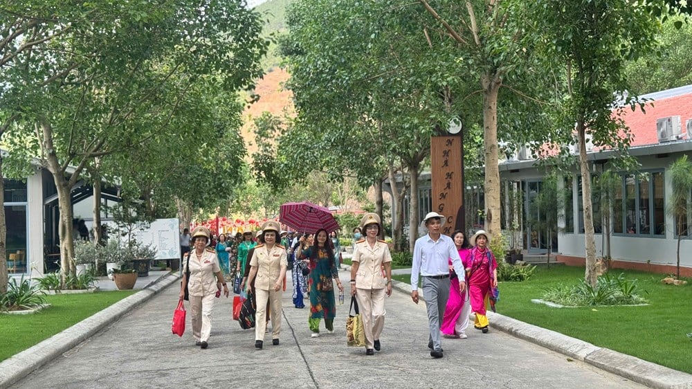 حفل تأبين لأجيال من شهداء الأمن العام الشعبي الفيتنامي - الصورة 5