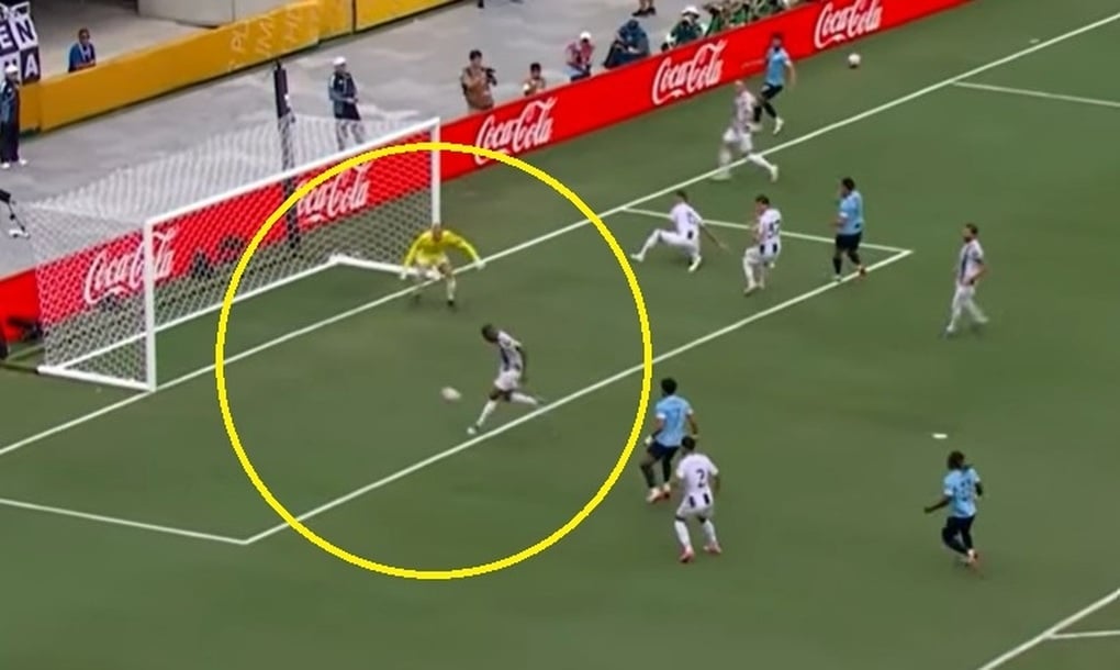 Pha “đốt đền” khó hiểu như bán độ ở Club World Cup, CĐV nói lời cay nghiệt - 1