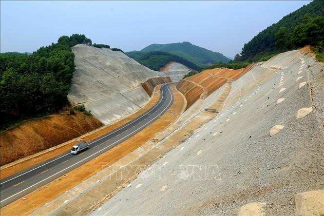 Un tramo del Proyecto de la Autopista Norte-Sur del Este. (Foto: Huy Hung/VNA)