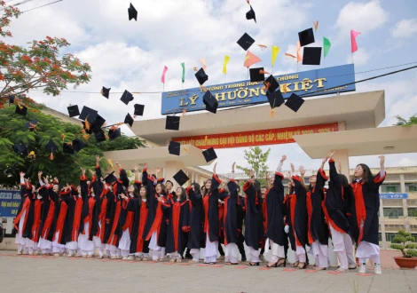 រដូវកាលប្រឡងខែមិថុនា