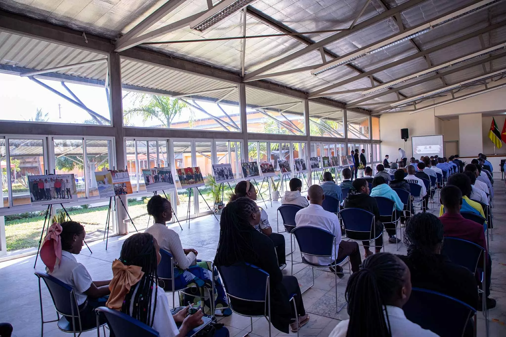 Khai mạc triển lãm ảnh ‘Việt Nam Mozambique: 50 năm đoàn kết và phát triển’