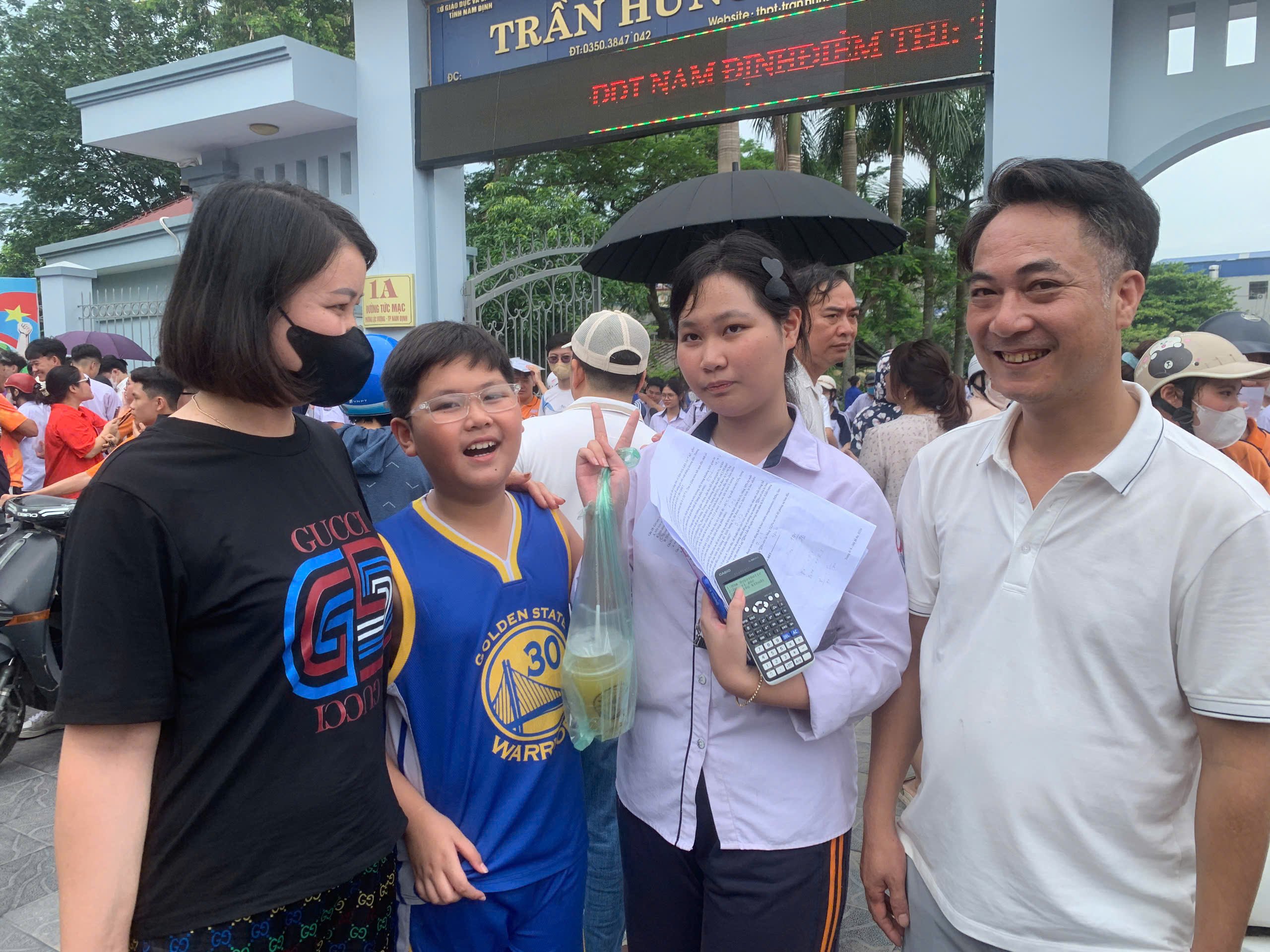 Thi tốt nghiệp THPT 2025: Thí sinh than trời 