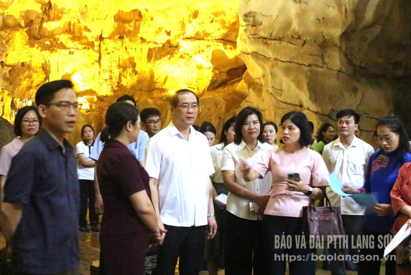 ผู้นำจังหวัดตรวจเยี่ยมสถานที่จัดกิจกรรมศิลปะการแสดง ณ ถ้ำทามทานห์