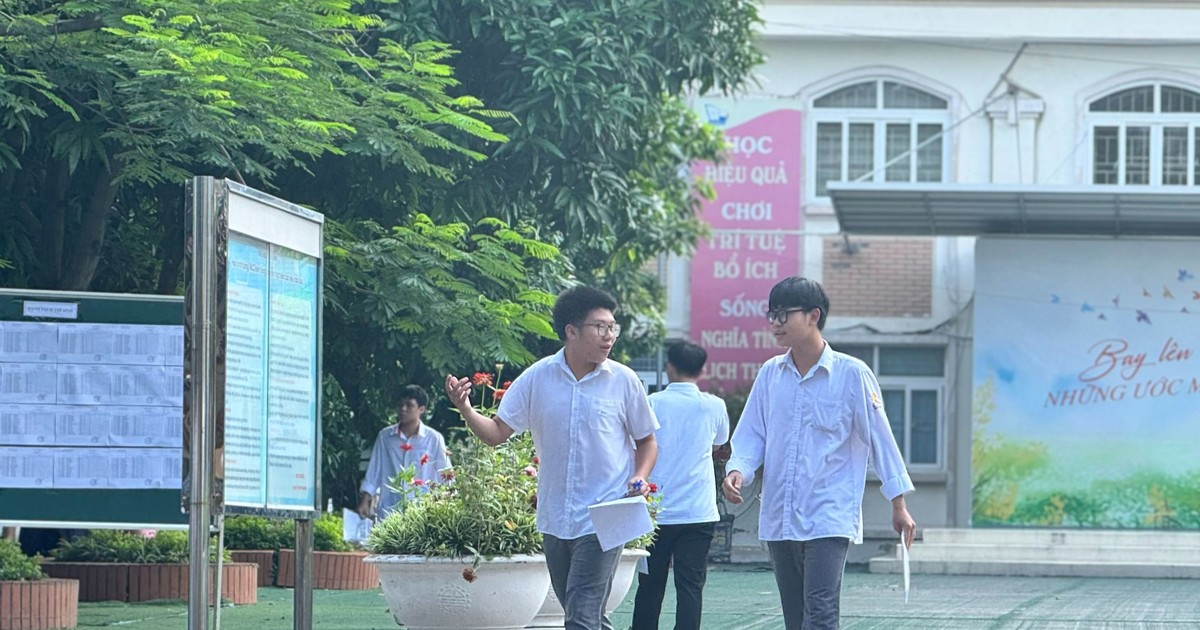 នៅ​ថ្ងៃ​ចុង​ក្រោយ​នៃ​ការ​ប្រឡង​សញ្ញាបត្រ​មធ្យម​សិក្សា​ទុតិយភូមិ បេក្ខជន 'ត្អូញត្អែរ' ថា​ការ​ប្រឡង​ភាសា​អង់គ្លេស​ពិបាក។