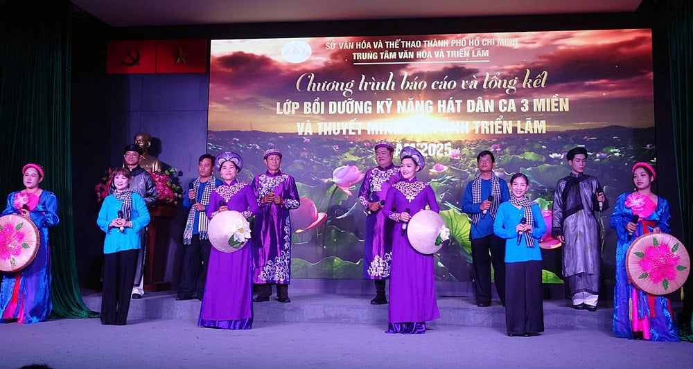 Hơn 100 học viên được bồi dưỡng hát dân ca và thuyết minh hình ảnh triển lãm - ảnh 2